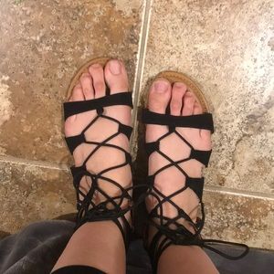 Lulu’s sandals.